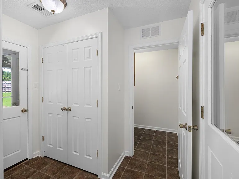 3075 Stonecrest Cir — Photo 16