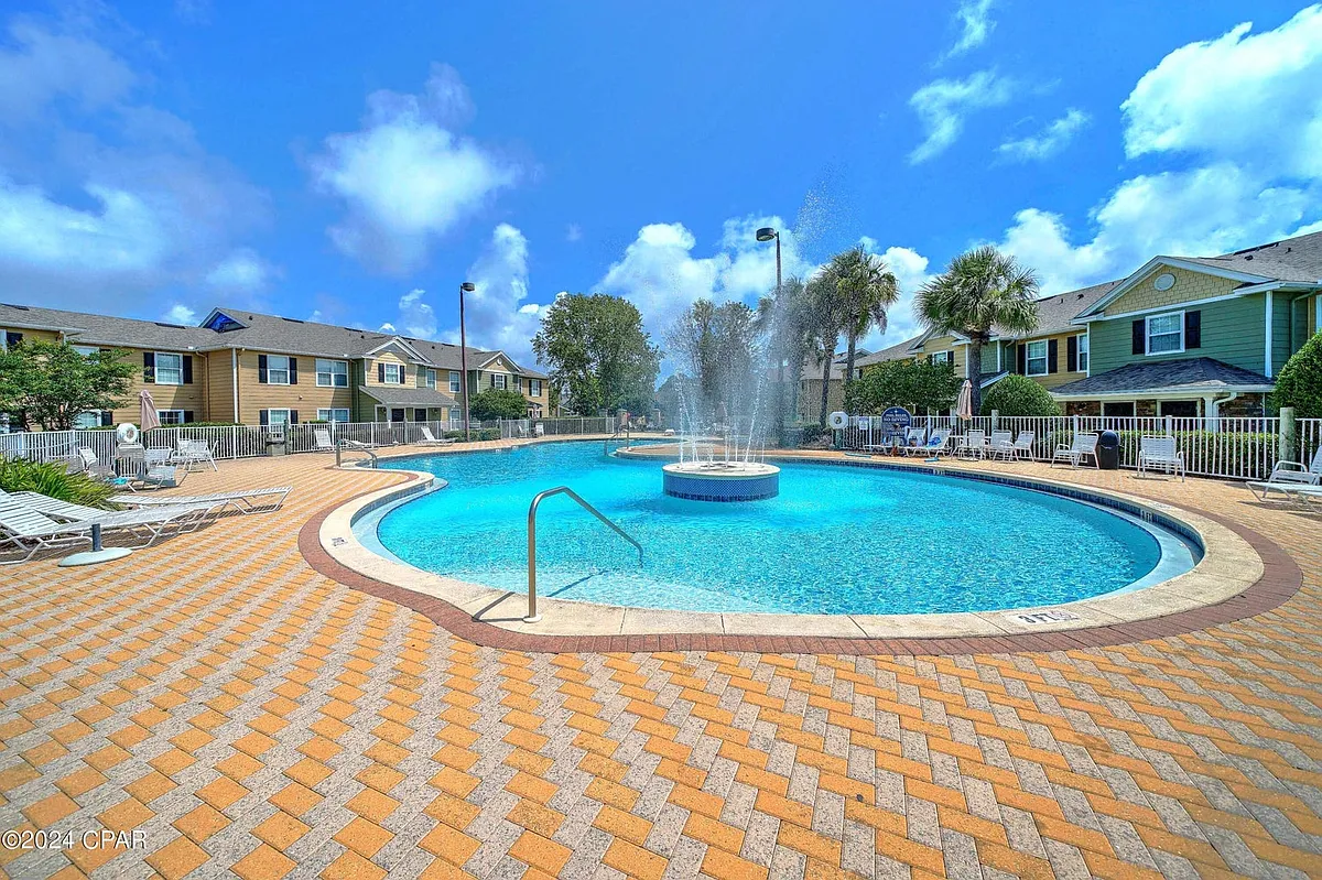 Building Photo - 609 Cape Cod Dr #1