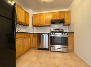 20-09 38th St #2B, Astoria, NY 11105