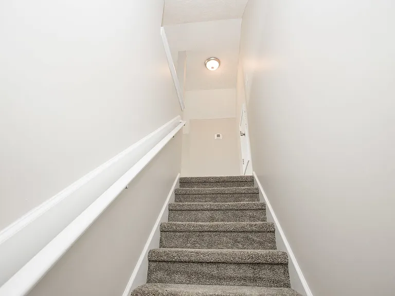 196 Lochwood Dr — Photo 41