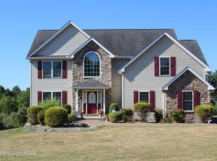 111 Heritage Ln, Stroudsburg, PA 18360