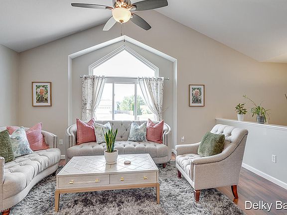 4th image of 415 Summer Cir SE