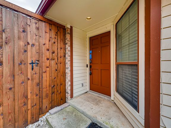 3rd image of 2106 Holly Hill Ln
