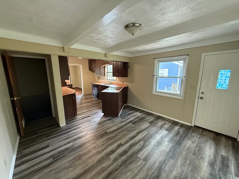 1237 Richland St — Photo 9