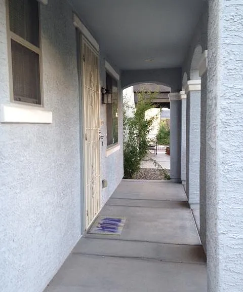 6908 S 7th Ln — Photo 2