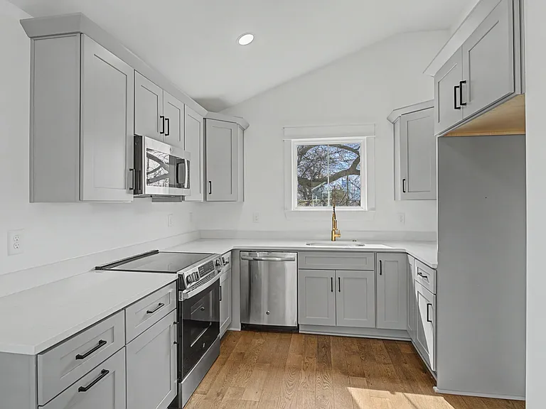 622 N 2nd St — Photo 30