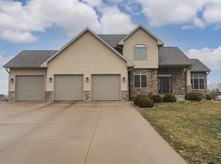 5802 Prairie Grass Ln, Cedar Rapids, IA 52411