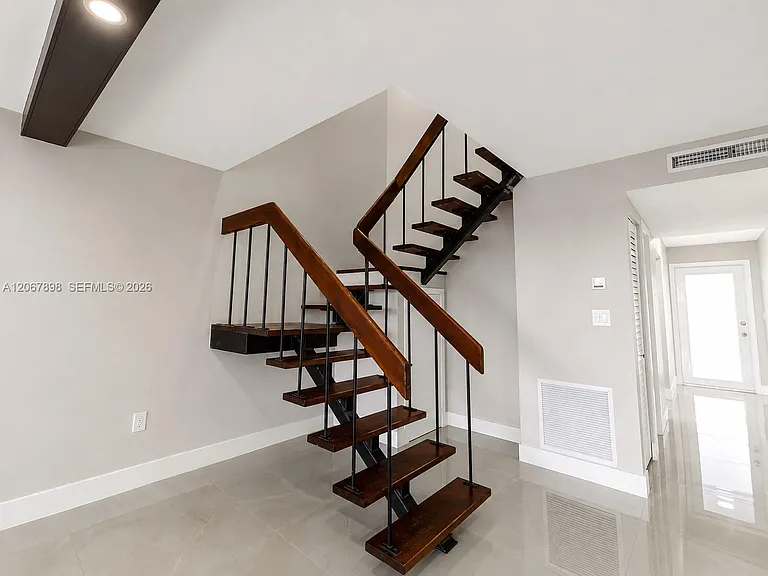 14124 Kendale Lakes Cir #14124 — Photo 21