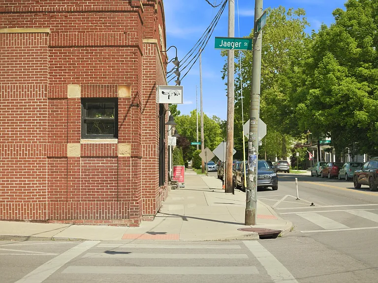 396 E Mithoff St — Photo 41