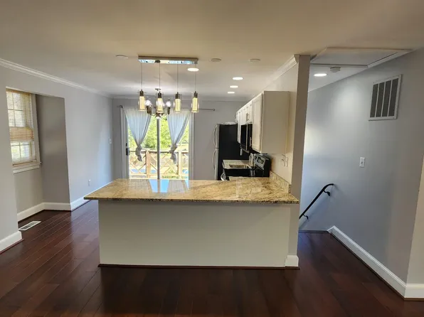 10725 River Rd APT A, Potomac, MD 20854