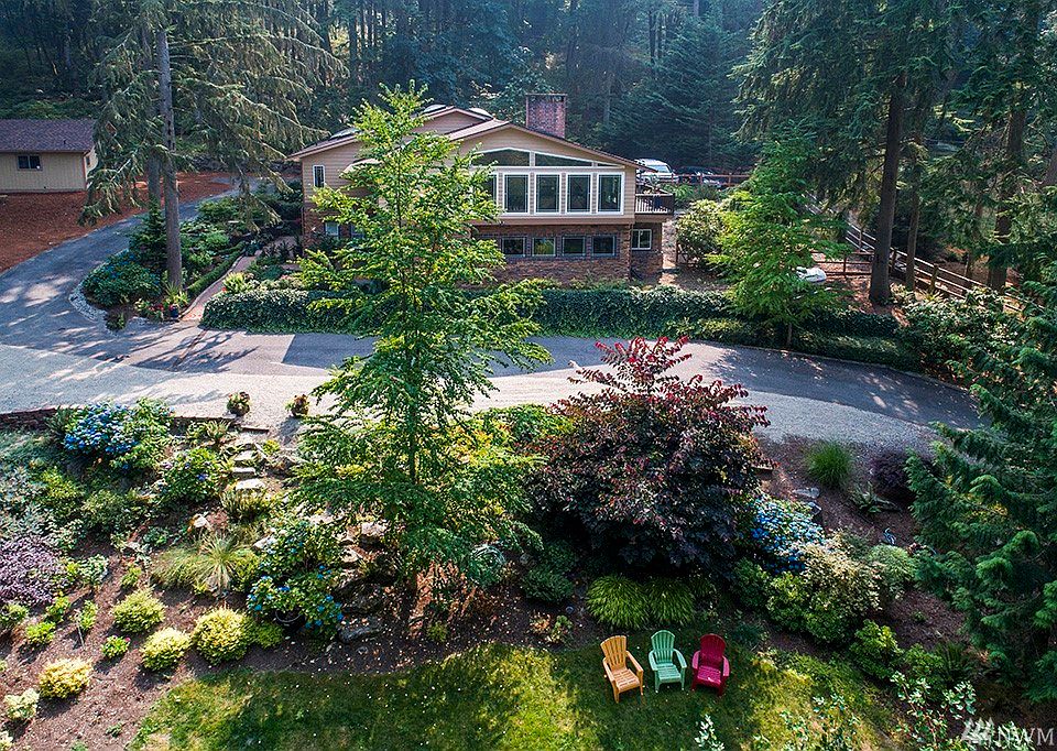 The interior must be experienced to be fully appreciated but would be best characterized as a very warm, family-friendly place with a blend of sophisticated finishes with the essence of NW charm.  New Certainteed® roof just installed and generator included, so your Winters will be warm and dry!  