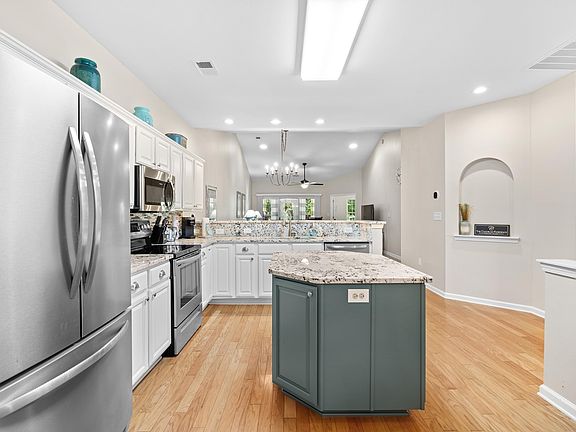 2nd image of 724 Pinehurst Ln. #83D
