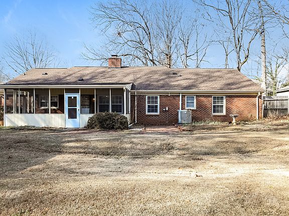 2nd image of 4415 Woods End Ln