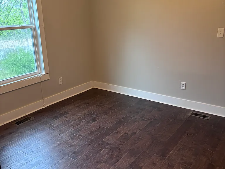 205 E Farmer St — Photo 5