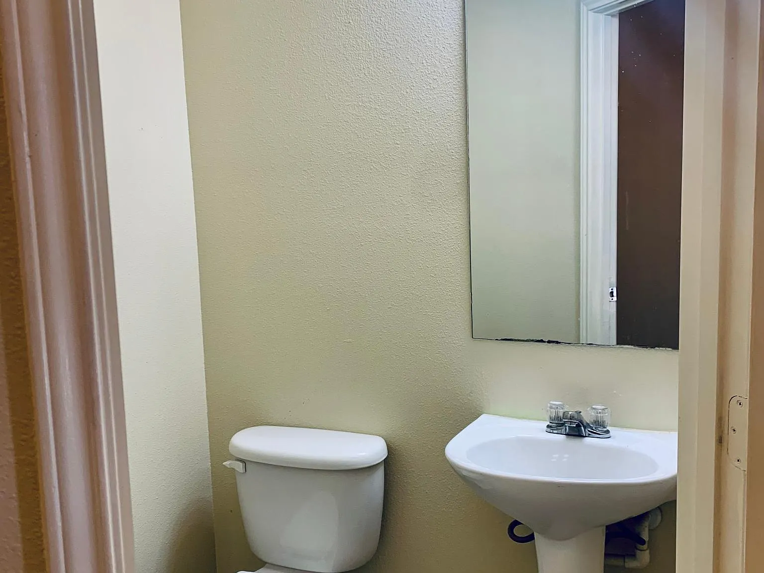 3 bed, 2.5 bath, 1421 sqft, $1,245 — Photo 3