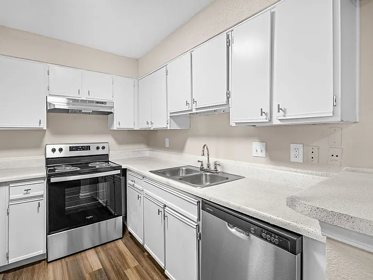 Castle Creek Apartments: Welcome Home to Comfort and Premier Living in Decatur, GA — Photo 51