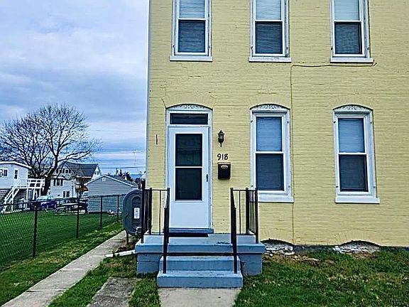 2nd image of 918 Pope Ave