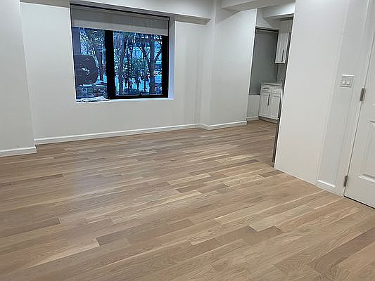 3rd image of 160 E 48th St APT 2Q
