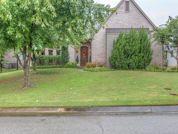 2nd image of 546 Cross Timbers Blvd
