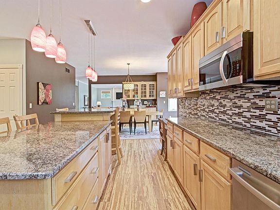 4th image of 1826 Brookview Dr