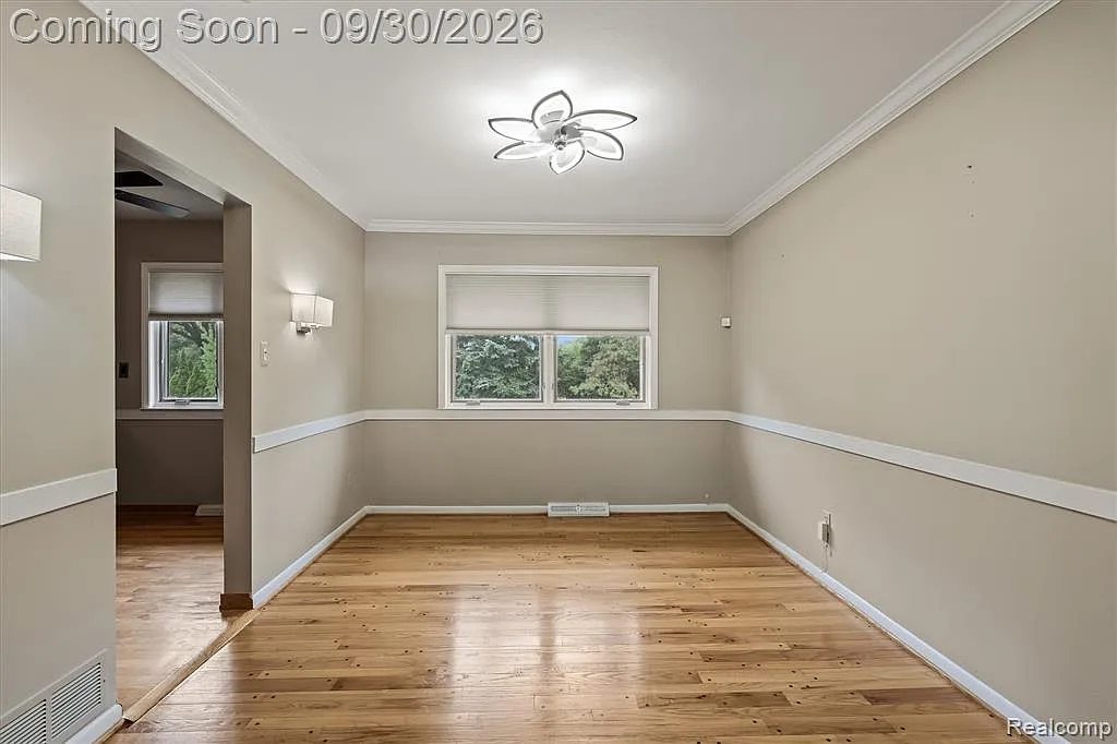 5 bed, 3.0 bath, 2391 sqft, $4,250 — Photo 4