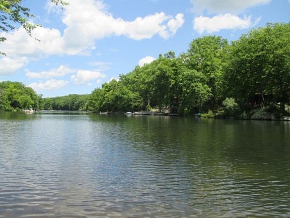 3rd image of 321 W Lakeshore Dr