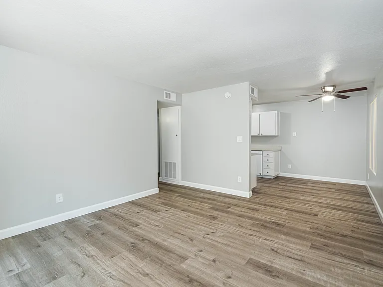 Crestview North Apartments — Photo 3