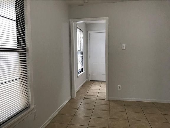 5th image of 1209 Meadowbrook Dr