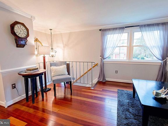 Entry Way / Living Room