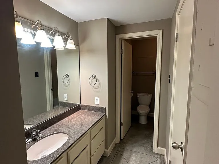 109 N Main St #702 — Photo 10