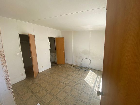 5th image of 103 Hurst St