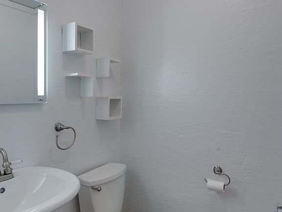 3rd image of 1806 Cole Ave APT 3A