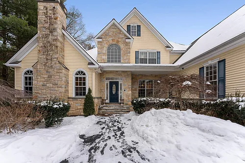 4000 Windsor Dr Photo 1
