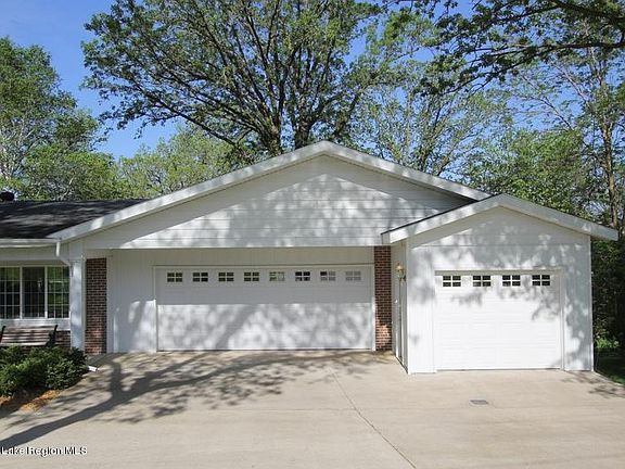 3rd image of 1717 Minnehuta Dr