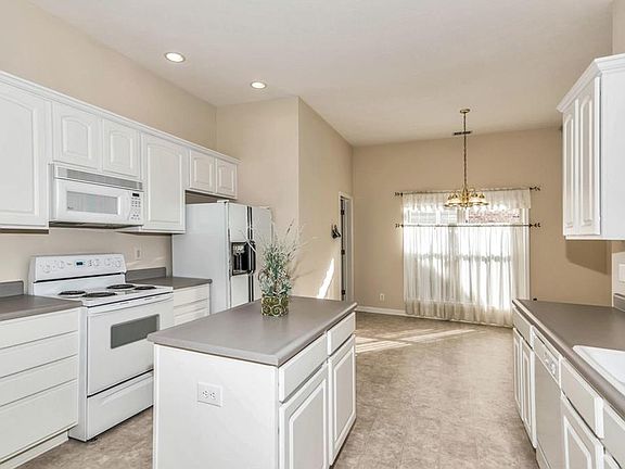 4th image of 5989 Sandalwood Dr