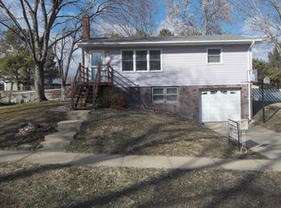 806 E 16th St, Yankton, SD 57078