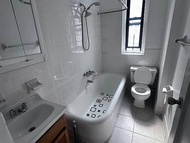 581 Academy St #6 — Photo 4