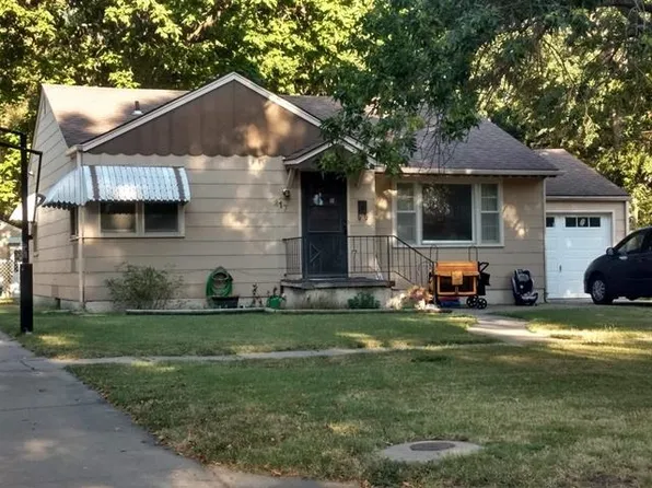 217 Chestnut St, Halstead, KS 67056