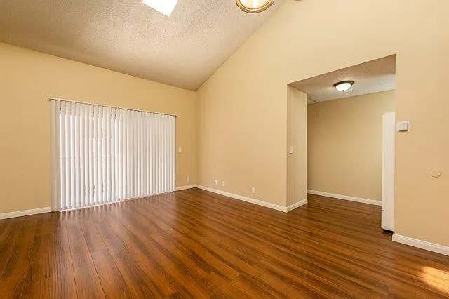 1365 Newport Ave #202 — Photo 17