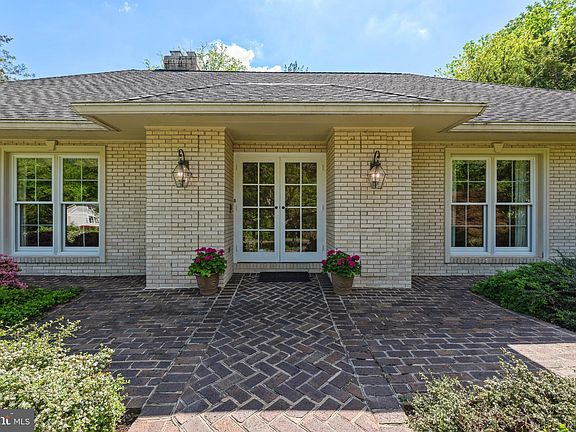 5th image of 9214 Hidden Creek Dr