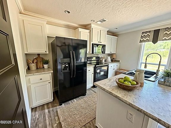 3rd image of 1818 Kaham Ln