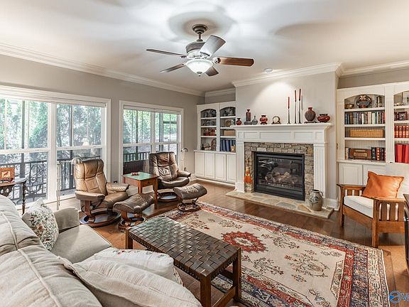 2nd image of 2814 Talon Cir NE