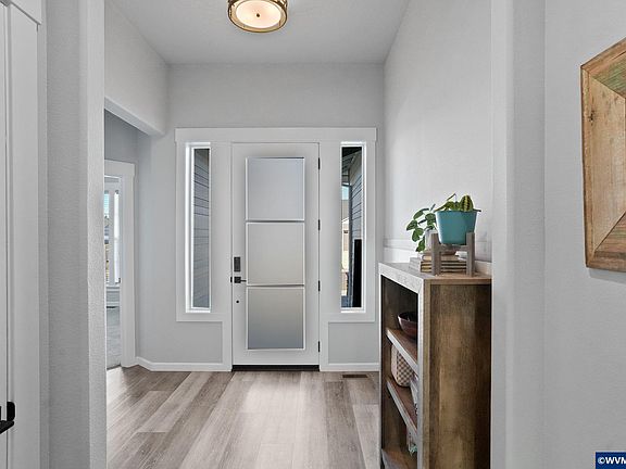5th image of 510 NE Aspen St