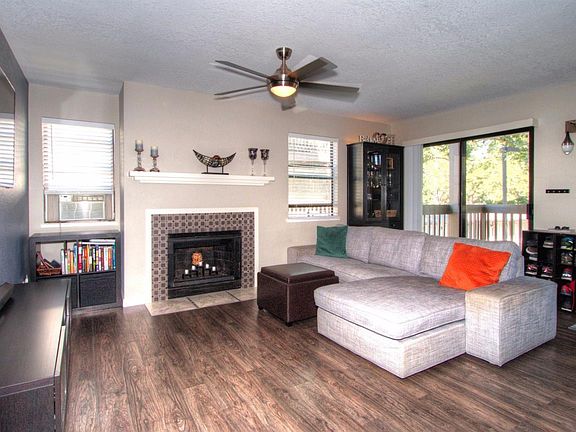 3rd image of 966 Apricot Ave