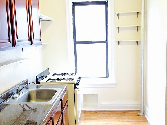 4th image of 181 Clarkson Ave APT B5
