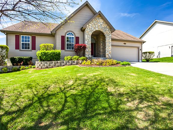 3rd image of 2119 Magnolia Dr