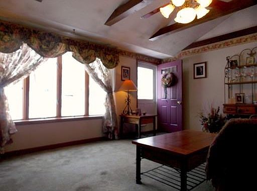 3rd image of 96 Greenwood Pl