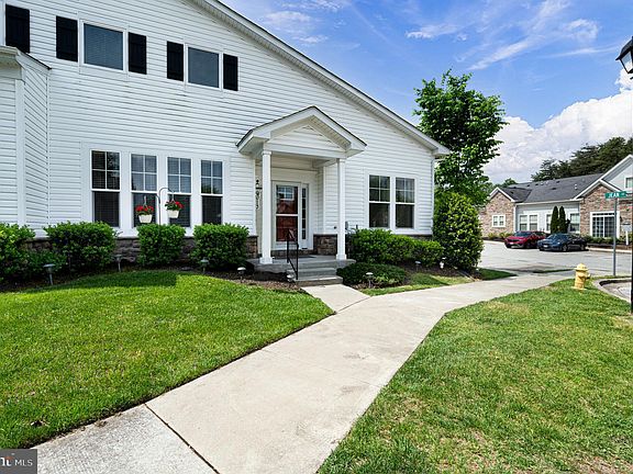 3rd image of 8013 Jean Ct #J-1