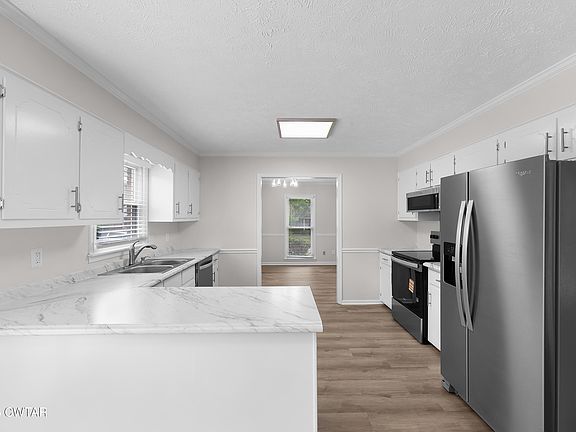 3rd image of 22 Jamestown Dr