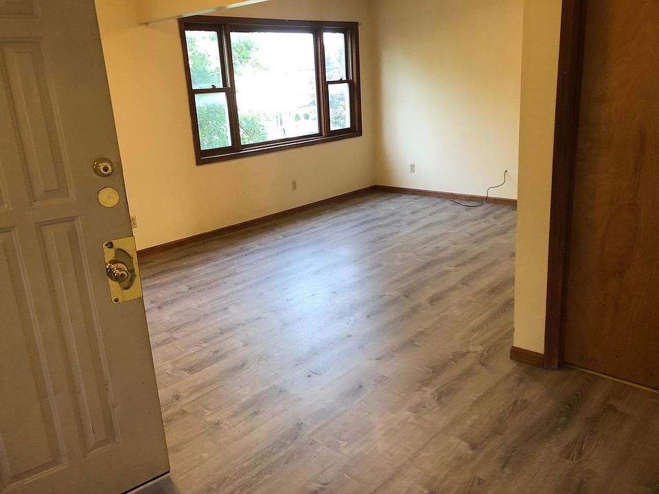 2nd image of 108 Oakwood Ave #2